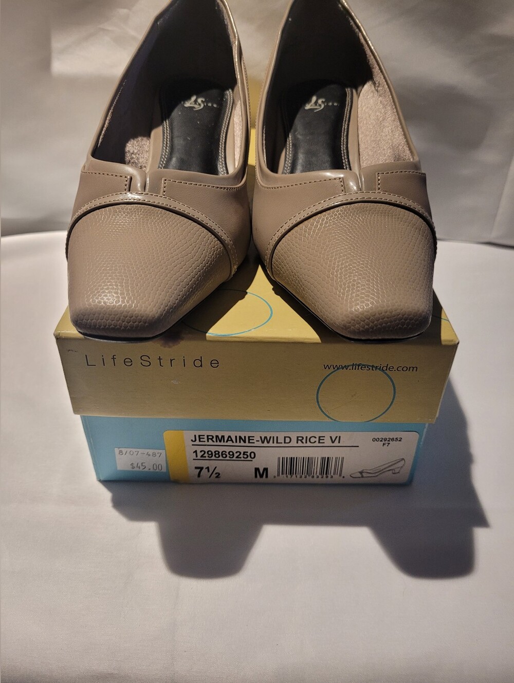 LifeStride Women's Beige Low Block Heel Pumps with Textured Toe Cap Size 8M - Picture 6 of 7